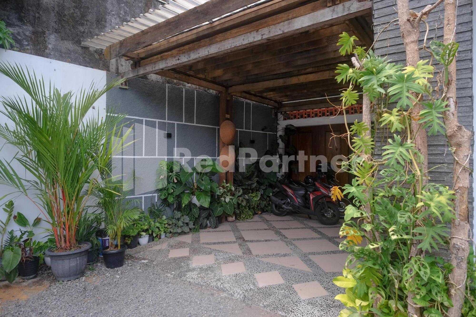 Ndliman House Near Ugm Jogja Mitra Reddoorz Hotel Kejayan Екстериор снимка
